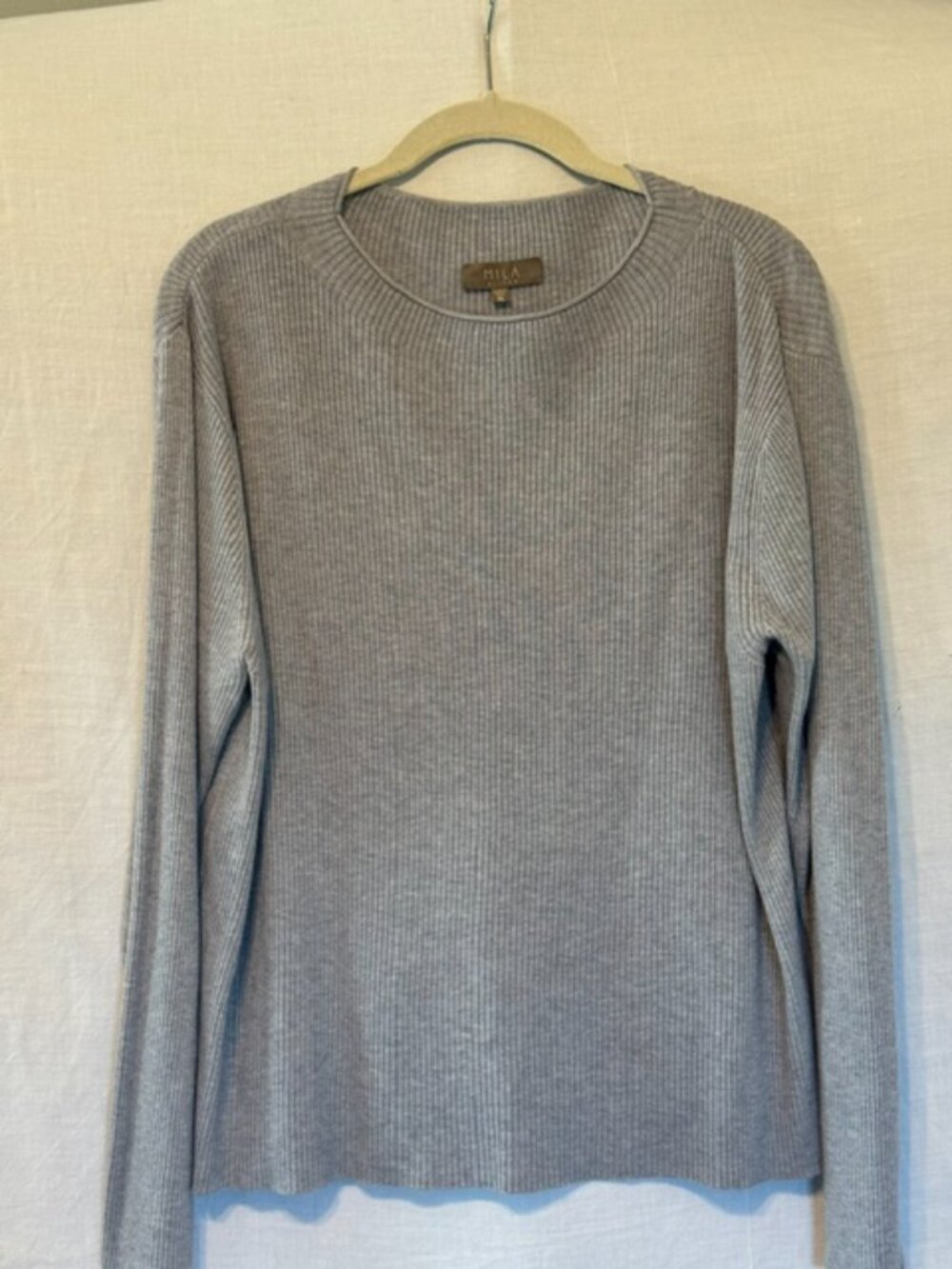 Size XL long sleeved light gray sweater
